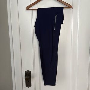 Althleta XL Ranier Legging with side zip pockets and a drawstring waist